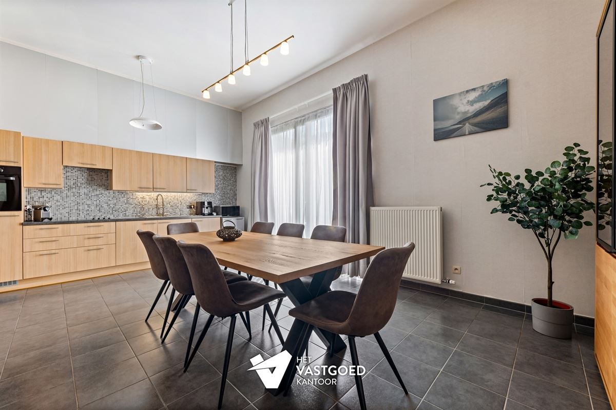 PRACHTIG GELEGEN GELIJKVLOERS APPARTEMENT (80M²) MET 1 SLAAPKAMER EN ZEER RUIM TERRAS AAN DE KEMPISCHE KAAI TE HASSELT