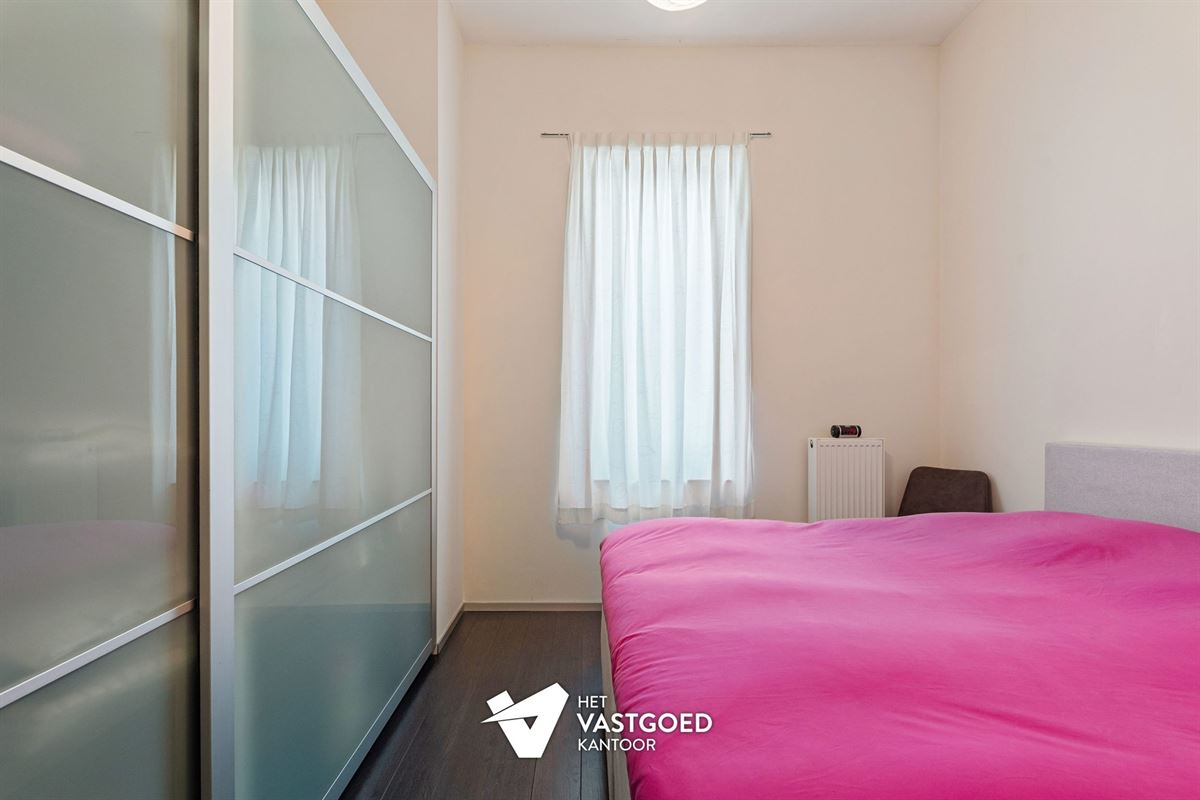 PRACHTIG GELEGEN GELIJKVLOERS APPARTEMENT (80M²) MET 1 SLAAPKAMER EN ZEER RUIM TERRAS AAN DE KEMPISCHE KAAI TE HASSELT