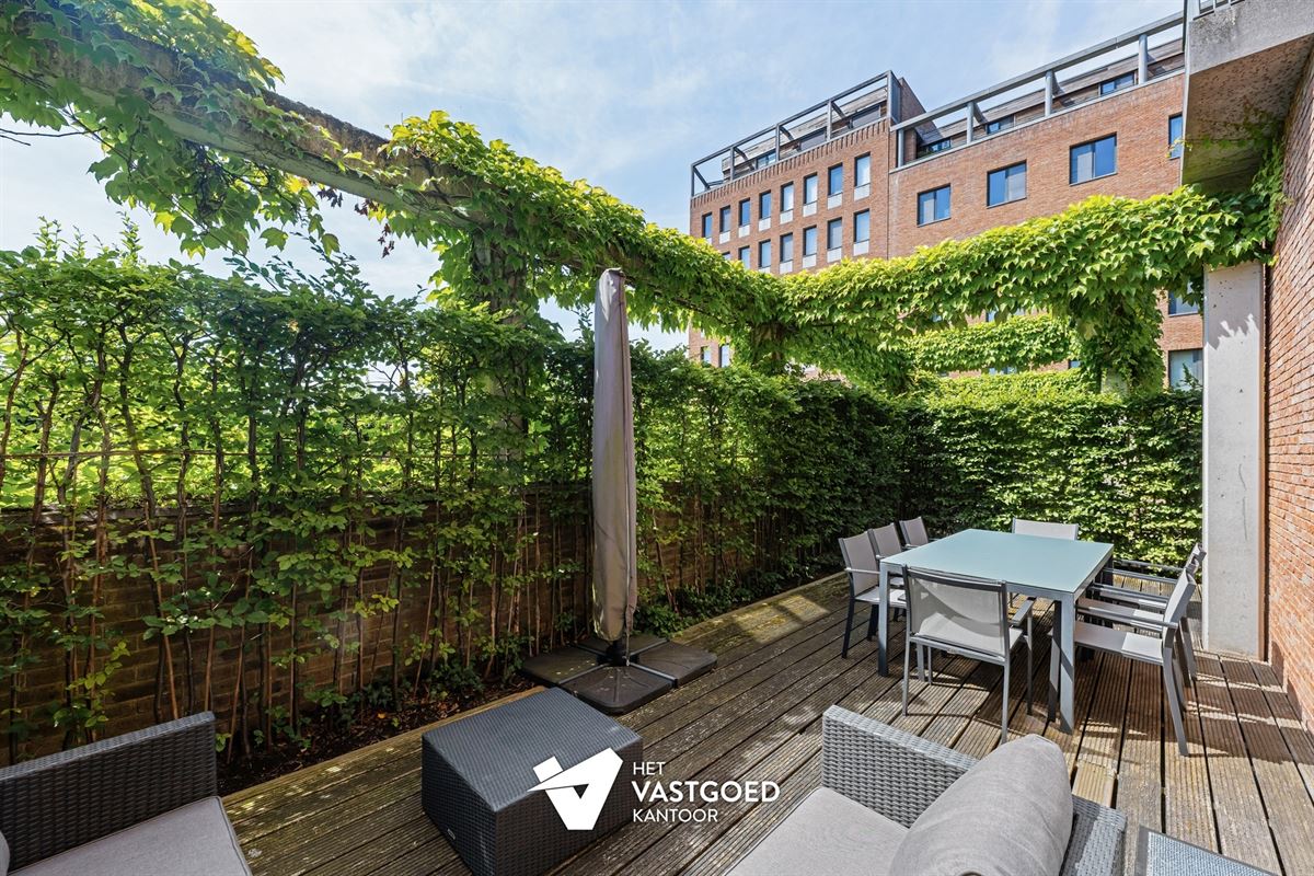 PRACHTIG GELEGEN GELIJKVLOERS APPARTEMENT (80M²) MET 1 SLAAPKAMER EN ZEER RUIM TERRAS AAN DE KEMPISCHE KAAI TE HASSELT