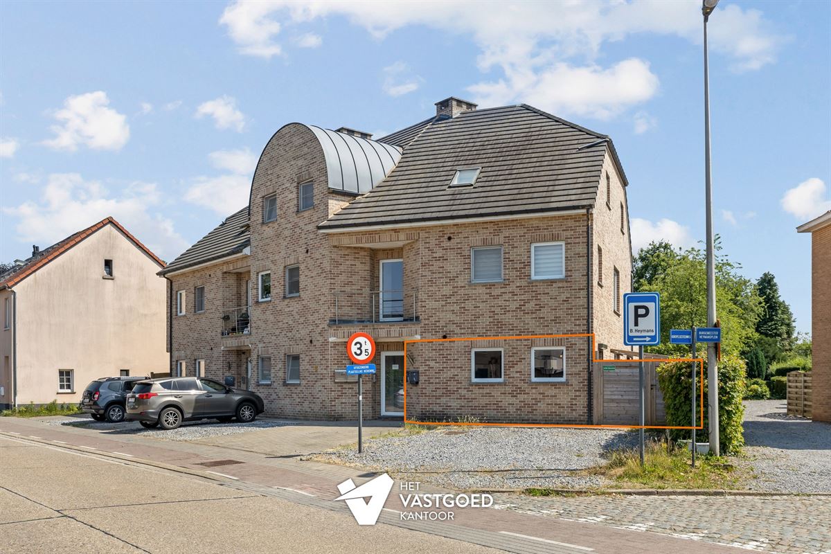 MOOI AFGEWERKT 2 SLAAPKAMER APPARTEMENT MET PRIVATIEVE TUIN EN AUTOSTAANPLAATS TE BEVERLO