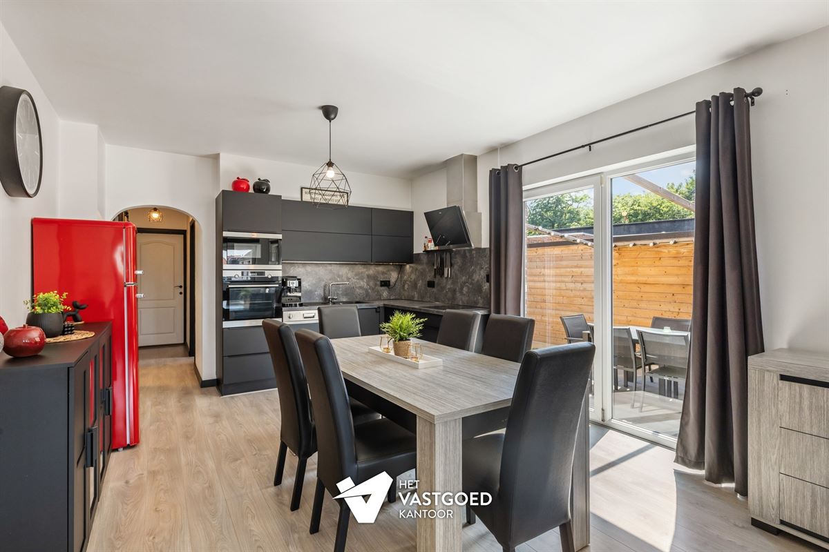 MOOI AFGEWERKT 2 SLAAPKAMER APPARTEMENT MET PRIVATIEVE TUIN EN AUTOSTAANPLAATS TE BEVERLO