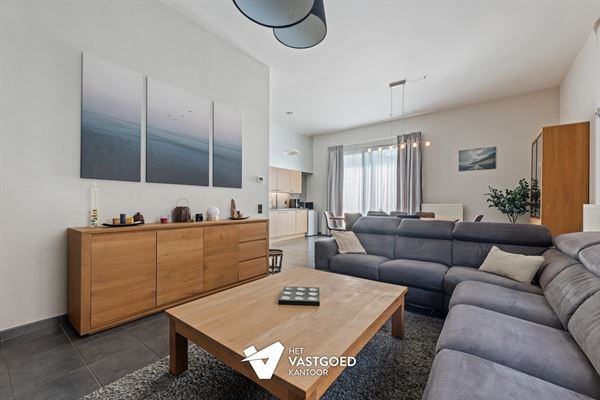 PRACHTIG GELEGEN GELIJKVLOERS APPARTEMENT MET 1 SLAAPKAMER EN ZEER RUIM TERRAS AAN DE KEMPISCHE KAAI TE HASSELT