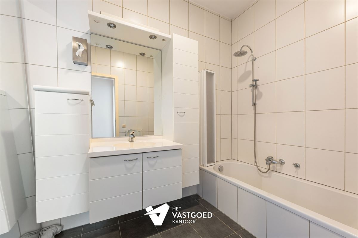 PRACHTIG GELEGEN GELIJKVLOERS APPARTEMENT (80M²) MET 1 SLAAPKAMER EN ZEER RUIM TERRAS AAN DE KEMPISCHE KAAI TE HASSELT