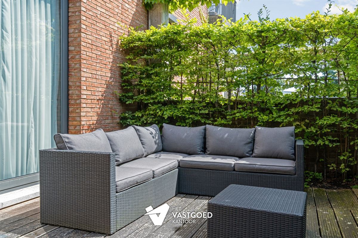 PRACHTIG GELEGEN GELIJKVLOERS APPARTEMENT (80M²) MET 1 SLAAPKAMER EN ZEER RUIM TERRAS AAN DE KEMPISCHE KAAI TE HASSELT