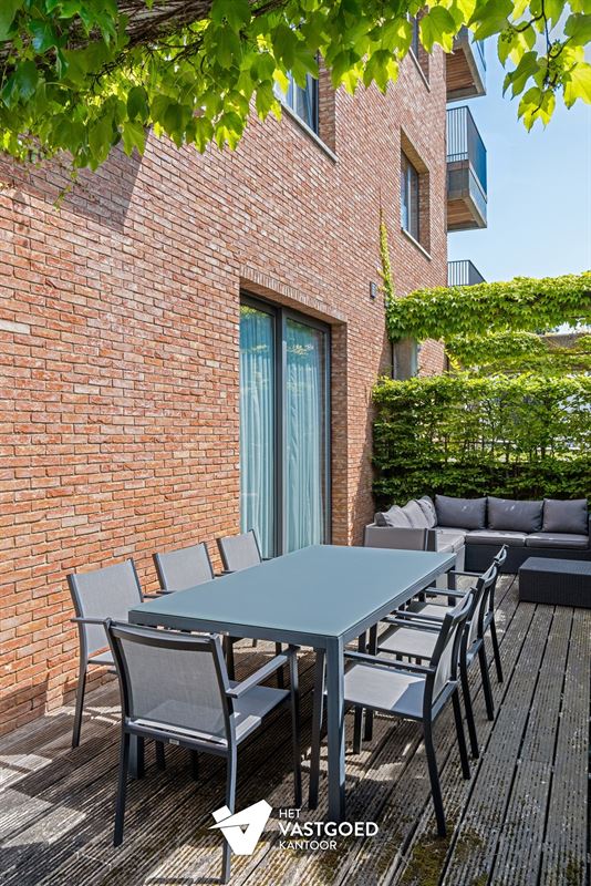 PRACHTIG GELEGEN GELIJKVLOERS APPARTEMENT (80M²) MET 1 SLAAPKAMER EN ZEER RUIM TERRAS AAN DE KEMPISCHE KAAI TE HASSELT