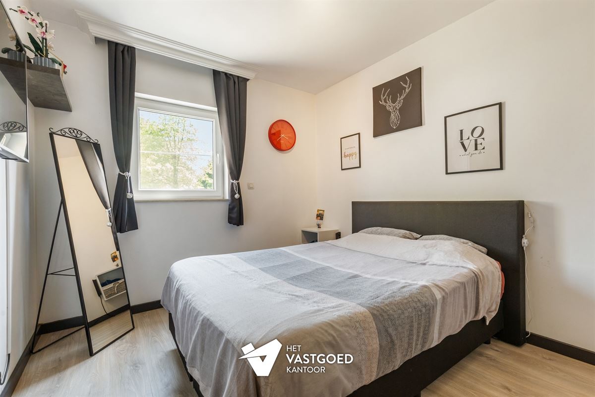 MOOI AFGEWERKT 2 SLAAPKAMER APPARTEMENT MET PRIVATIEVE TUIN EN AUTOSTAANPLAATS TE BEVERLO
