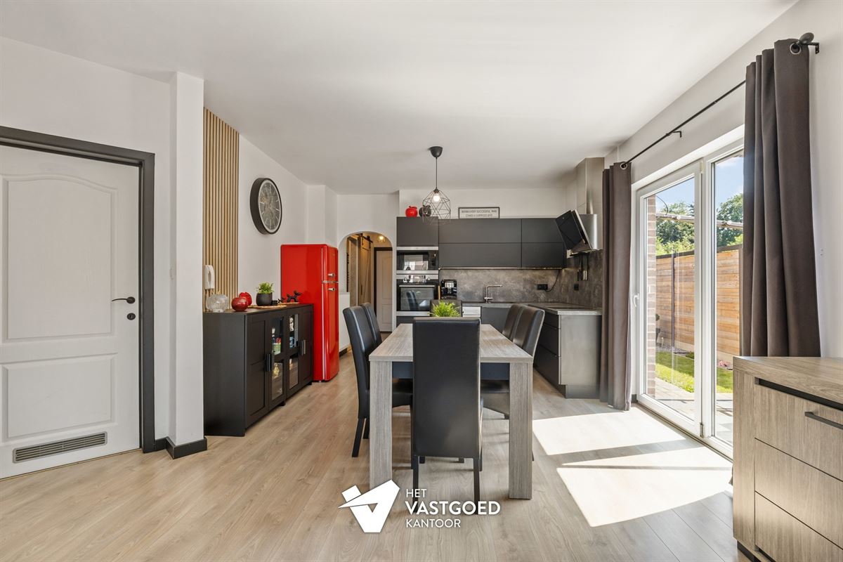 MOOI AFGEWERKT 2 SLAAPKAMER APPARTEMENT MET PRIVATIEVE TUIN EN AUTOSTAANPLAATS TE BEVERLO