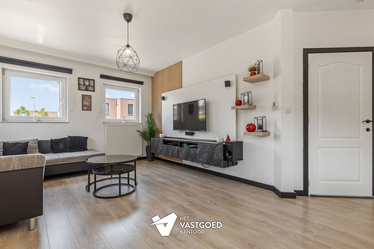 MOOI AFGEWERKT 2 SLAAPKAMER APPARTEMENT MET PRIVATIEVE TUIN EN AUTOSTAANPLAATS TE BEVERLO