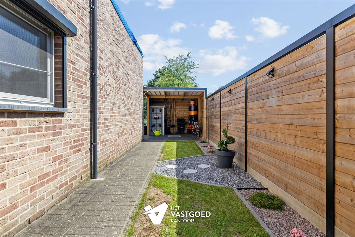 MOOI AFGEWERKT 2 SLAAPKAMER APPARTEMENT MET PRIVATIEVE TUIN EN AUTOSTAANPLAATS TE BEVERLO