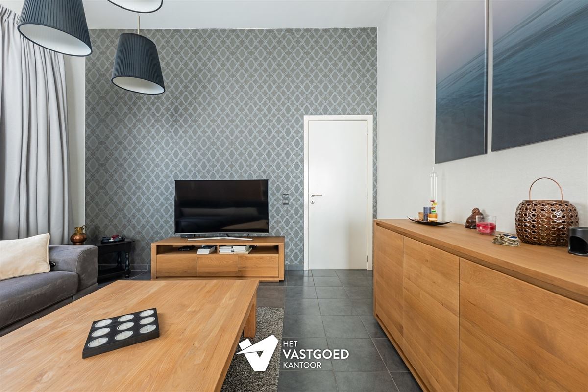 PRACHTIG GELEGEN GELIJKVLOERS APPARTEMENT (80M²) MET 1 SLAAPKAMER EN ZEER RUIM TERRAS AAN DE KEMPISCHE KAAI TE HASSELT