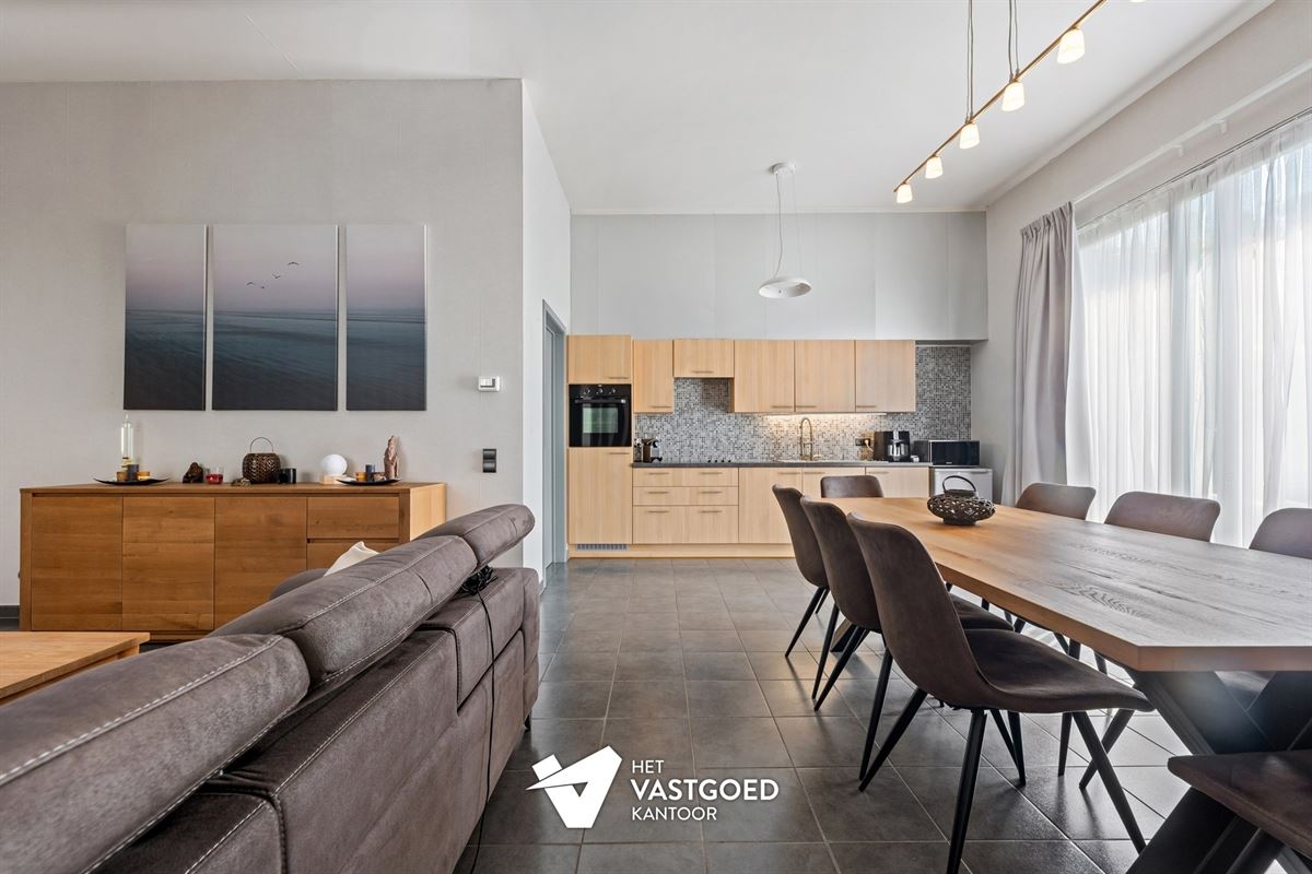 PRACHTIG GELEGEN GELIJKVLOERS APPARTEMENT (80M²) MET 1 SLAAPKAMER EN ZEER RUIM TERRAS AAN DE KEMPISCHE KAAI TE HASSELT