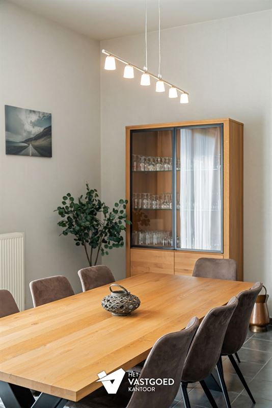 PRACHTIG GELEGEN GELIJKVLOERS APPARTEMENT (80M²) MET 1 SLAAPKAMER EN ZEER RUIM TERRAS AAN DE KEMPISCHE KAAI TE HASSELT