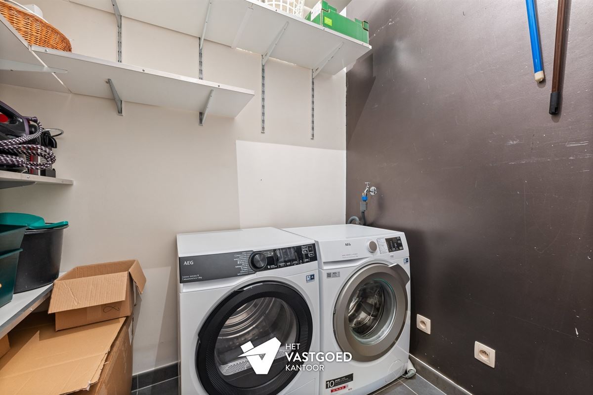 PRACHTIG GELEGEN GELIJKVLOERS APPARTEMENT (80M²) MET 1 SLAAPKAMER EN ZEER RUIM TERRAS AAN DE KEMPISCHE KAAI TE HASSELT