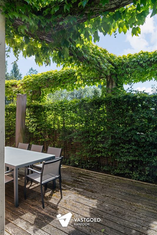 PRACHTIG GELEGEN GELIJKVLOERS APPARTEMENT (80M²) MET 1 SLAAPKAMER EN ZEER RUIM TERRAS AAN DE KEMPISCHE KAAI TE HASSELT