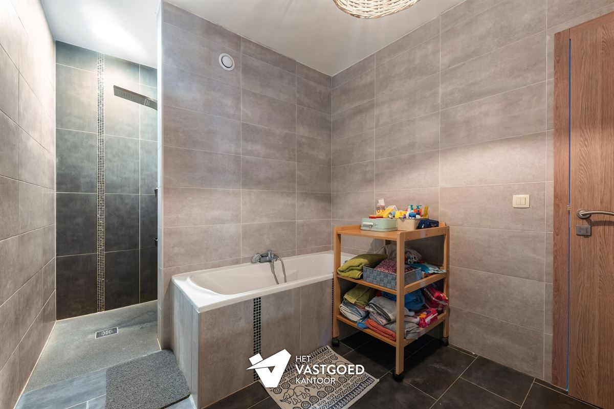 PERFECT ONDERHOUDEN EN ENERGIEZUINIG GELIJKVLOERS APPARTEMENT (165M²) EN TUIN TE BERINGEN