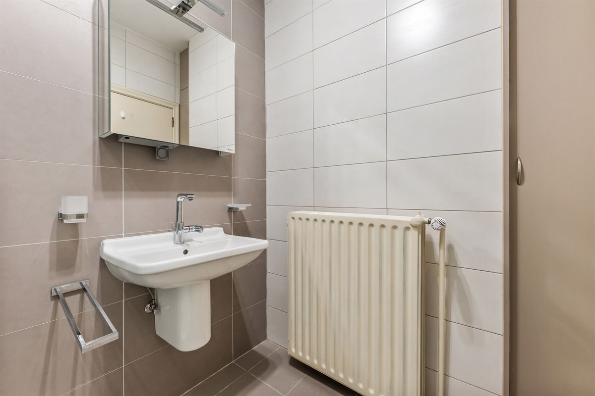 INSTAPKLARE GELIJKVLOERSE WONING OP RUSTIGE LIGGING