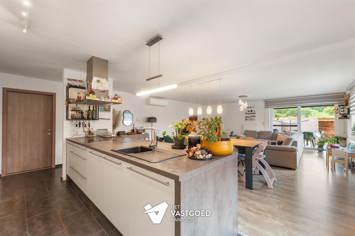 PERFECT ONDERHOUDEN EN ENERGIEZUINIG GELIJKVLOERS APPARTEMENT (165M²) EN TUIN TE BERINGEN
