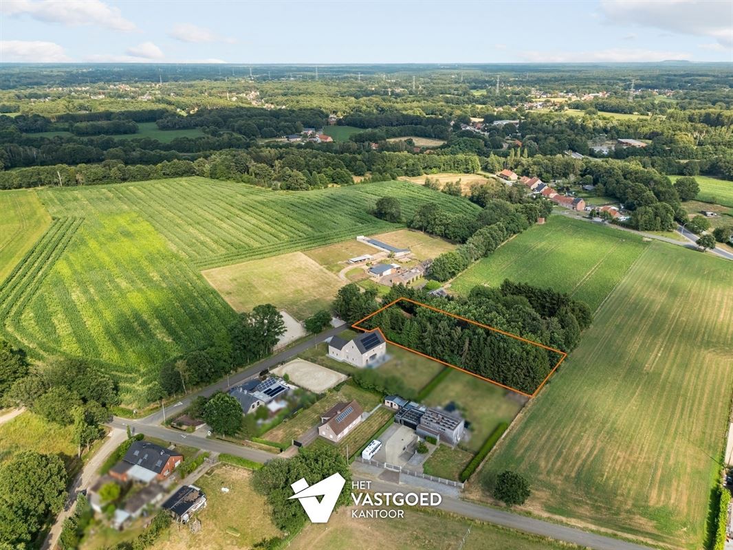 GELIJKVLOERSE WONING OP PRACHTIGE LIGGING OP 3060M2