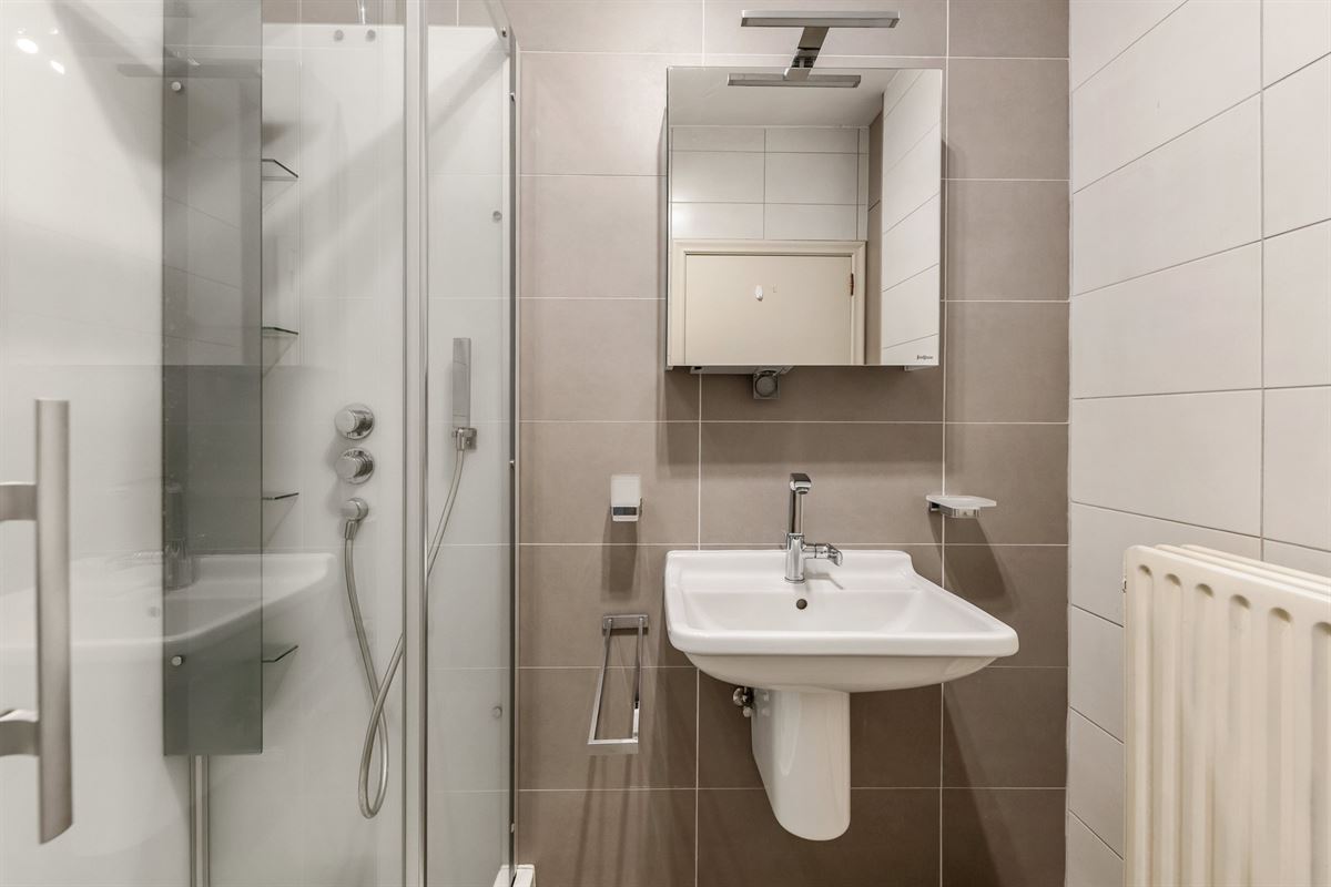 INSTAPKLARE GELIJKVLOERSE WONING OP RUSTIGE LIGGING