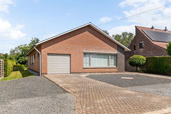 INSTAPKLARE GELIJKVLOERSE WONING OP RUSTIGE LIGGING