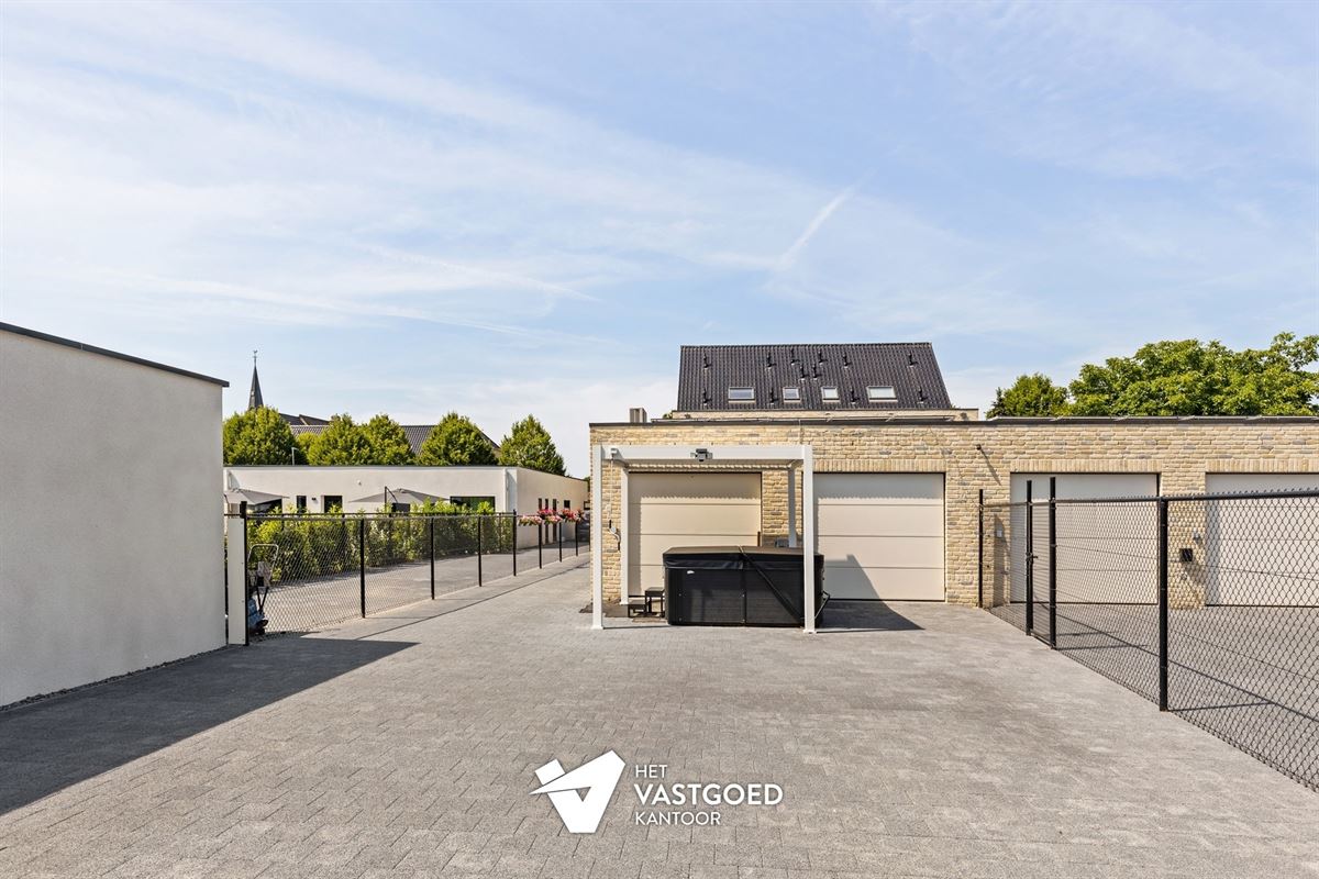 MODERNE EN ENERGIEZUINIGE KANGOEROEWONING OP UNIEKE LOCATIE IN MOL-RAUW