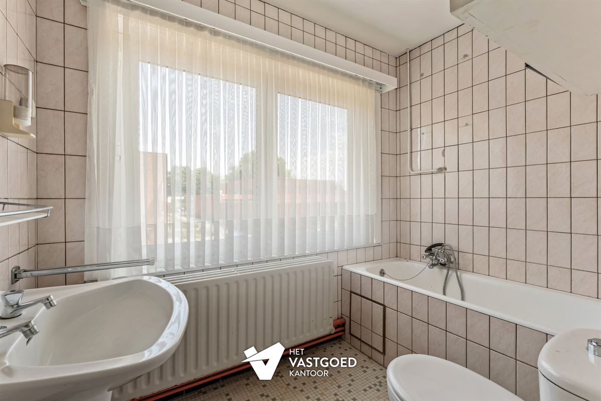 VERRASSEND RUIME OP TE FRISSEN WONING RUSTIG GELEGEN OP EEN PERCEEL VAN 5A32CA TE BEVERLO