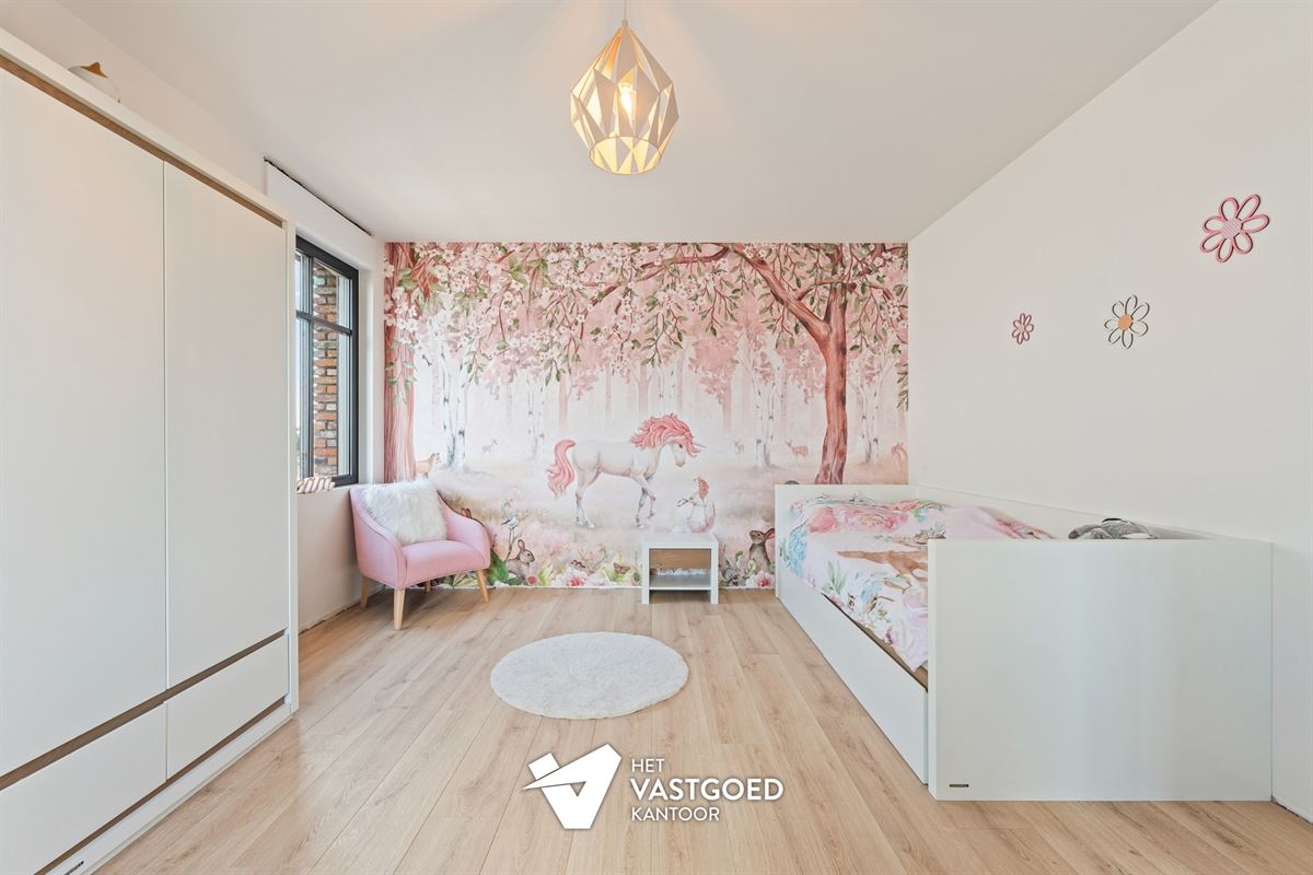 ZEER RUIME NIEUWBOUWWONING UITERST RUSTIG GELEGEN OP EEN PERCEEL VAN 1628M² TE OOSTHAM