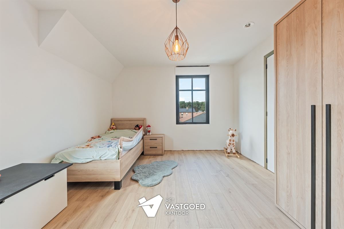 ZEER RUIME NIEUWBOUWWONING UITERST RUSTIG GELEGEN OP EEN PERCEEL VAN 1628M² TE OOSTHAM