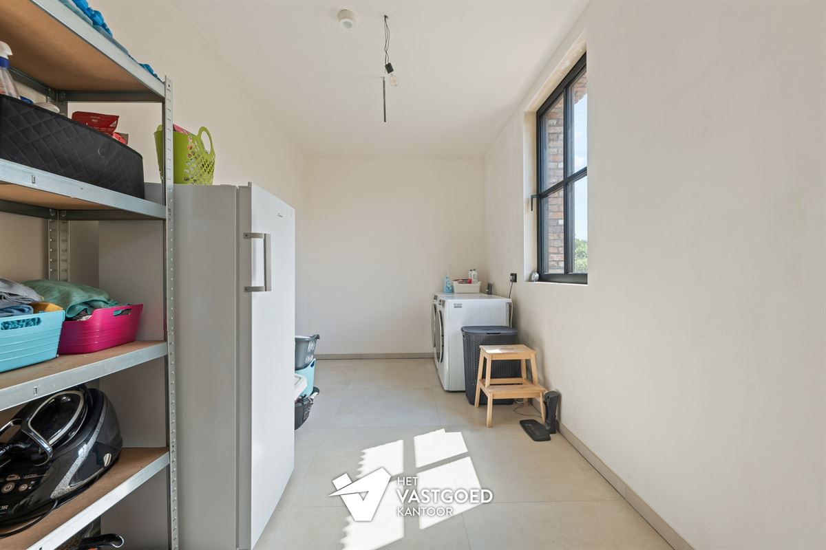 ZEER RUIME NIEUWBOUWWONING UITERST RUSTIG GELEGEN OP EEN PERCEEL VAN 1628M² TE OOSTHAM