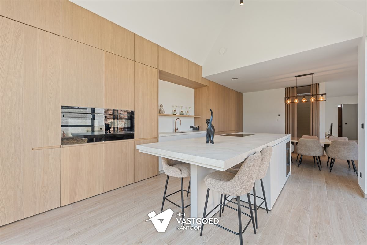 ZEER RUIME NIEUWBOUWWONING UITERST RUSTIG GELEGEN OP EEN PERCEEL VAN 1628M² TE OOSTHAM