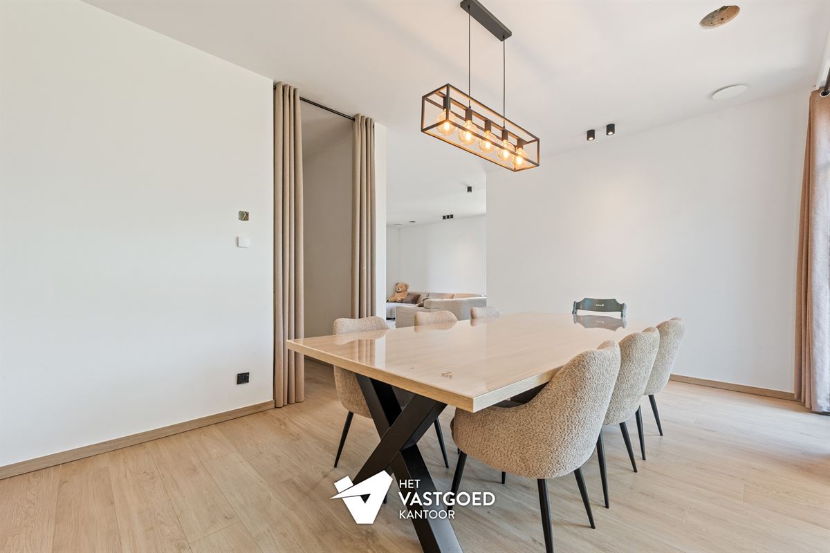 ZEER RUIME NIEUWBOUWWONING UITERST RUSTIG GELEGEN OP EEN PERCEEL VAN 1628M² TE OOSTHAM