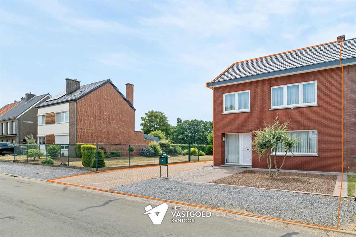 VERRASSEND RUIME OP TE FRISSEN WONING RUSTIG GELEGEN OP EEN PERCEEL VAN 5A32CA TE BEVERLO