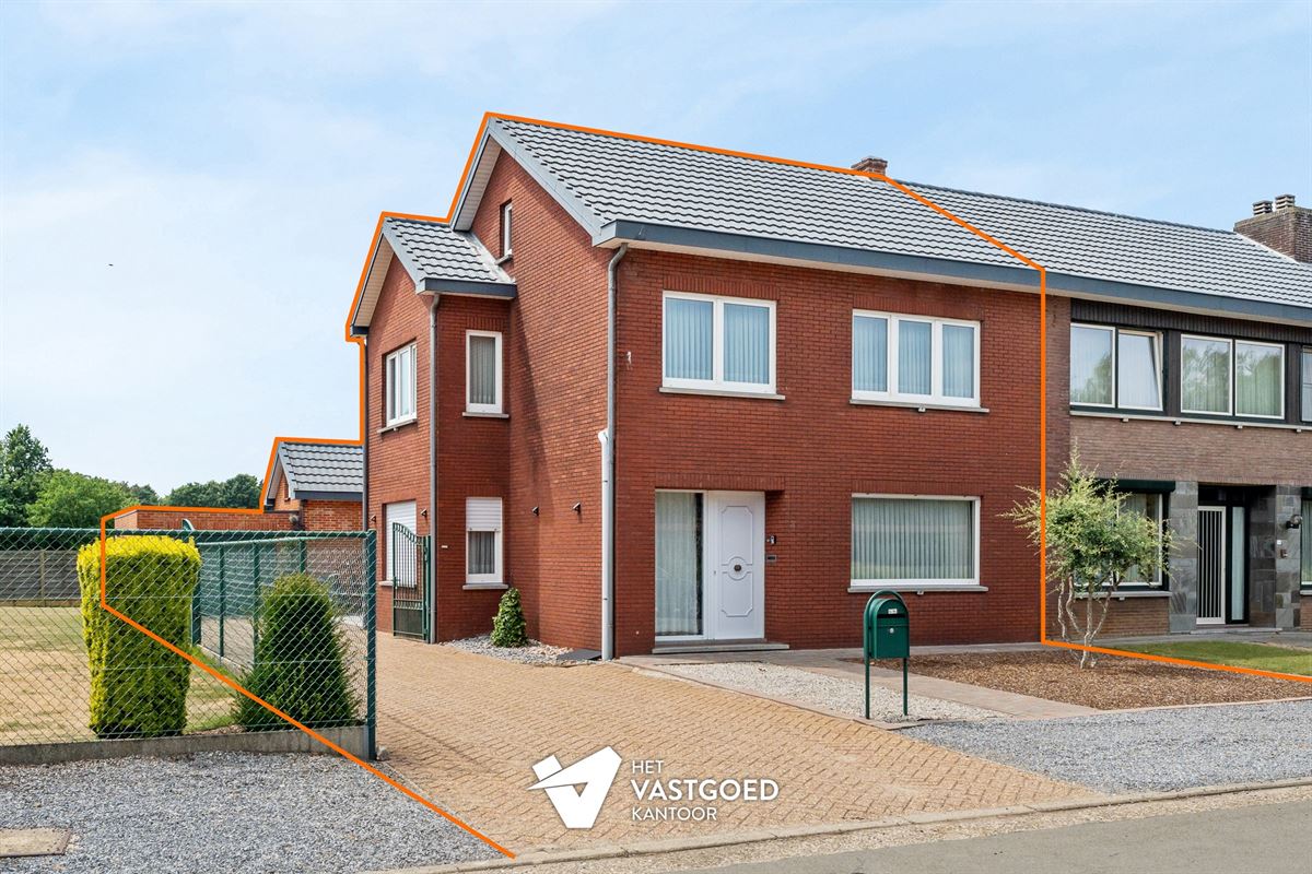 VERRASSEND RUIME OP TE FRISSEN WONING RUSTIG GELEGEN OP EEN PERCEEL VAN 5A32CA TE BEVERLO