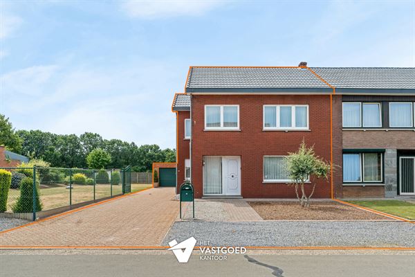 VERRASSEND RUIME OP TE FRISSEN WONING RUSTIG GELEGEN OP EEN PERCEEL VAN 5A32CA TE BEVERLO