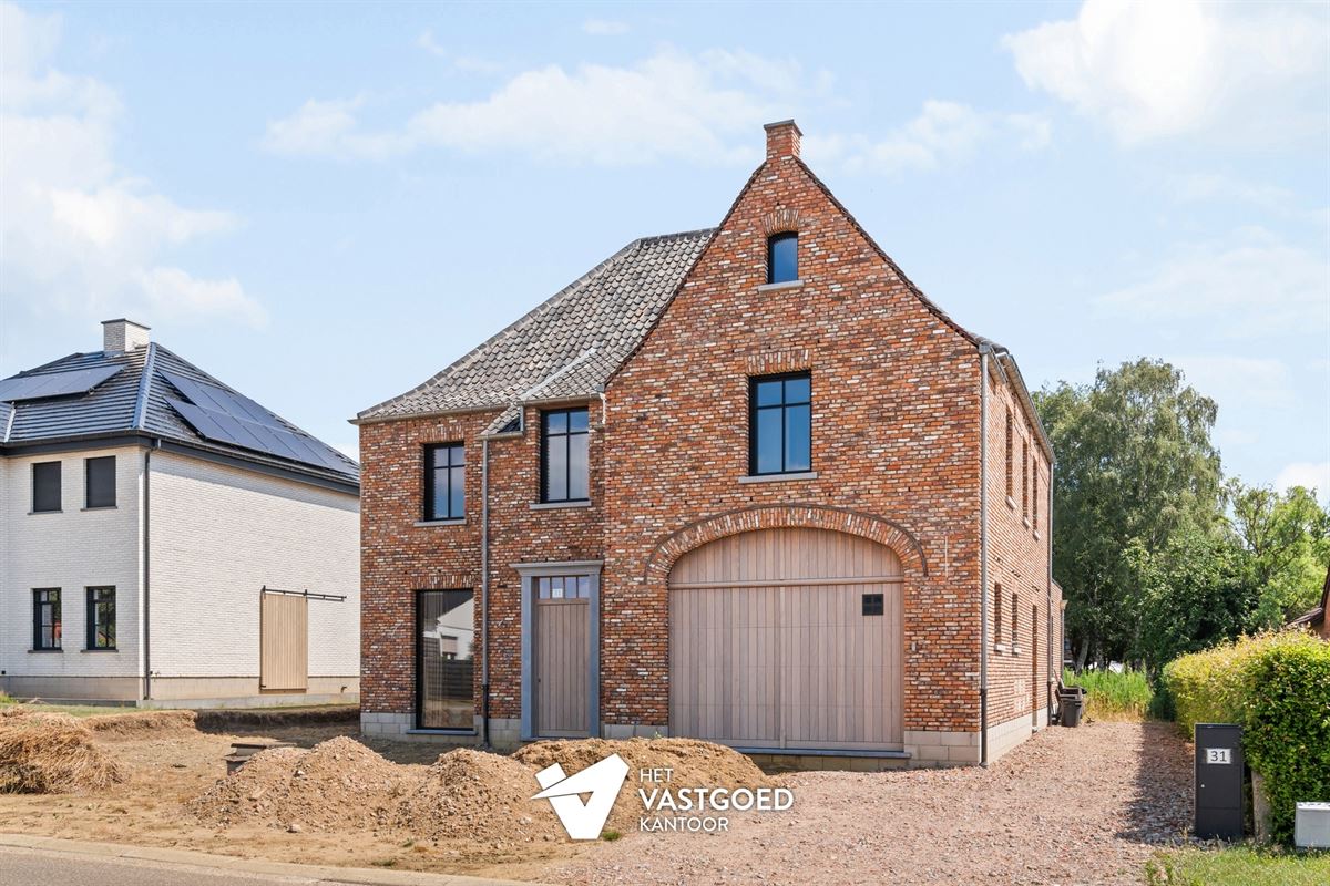 ZEER RUIME NIEUWBOUWWONING UITERST RUSTIG GELEGEN OP EEN PERCEEL VAN 1628M² TE OOSTHAM
