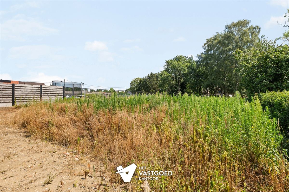 ZEER RUIME NIEUWBOUWWONING UITERST RUSTIG GELEGEN OP EEN PERCEEL VAN 1628M² TE OOSTHAM