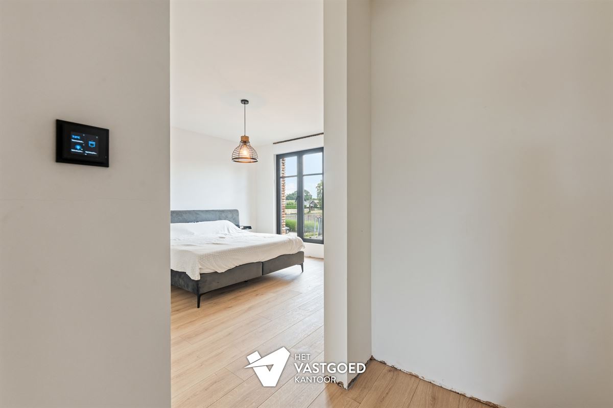 ZEER RUIME NIEUWBOUWWONING UITERST RUSTIG GELEGEN OP EEN PERCEEL VAN 1628M² TE OOSTHAM