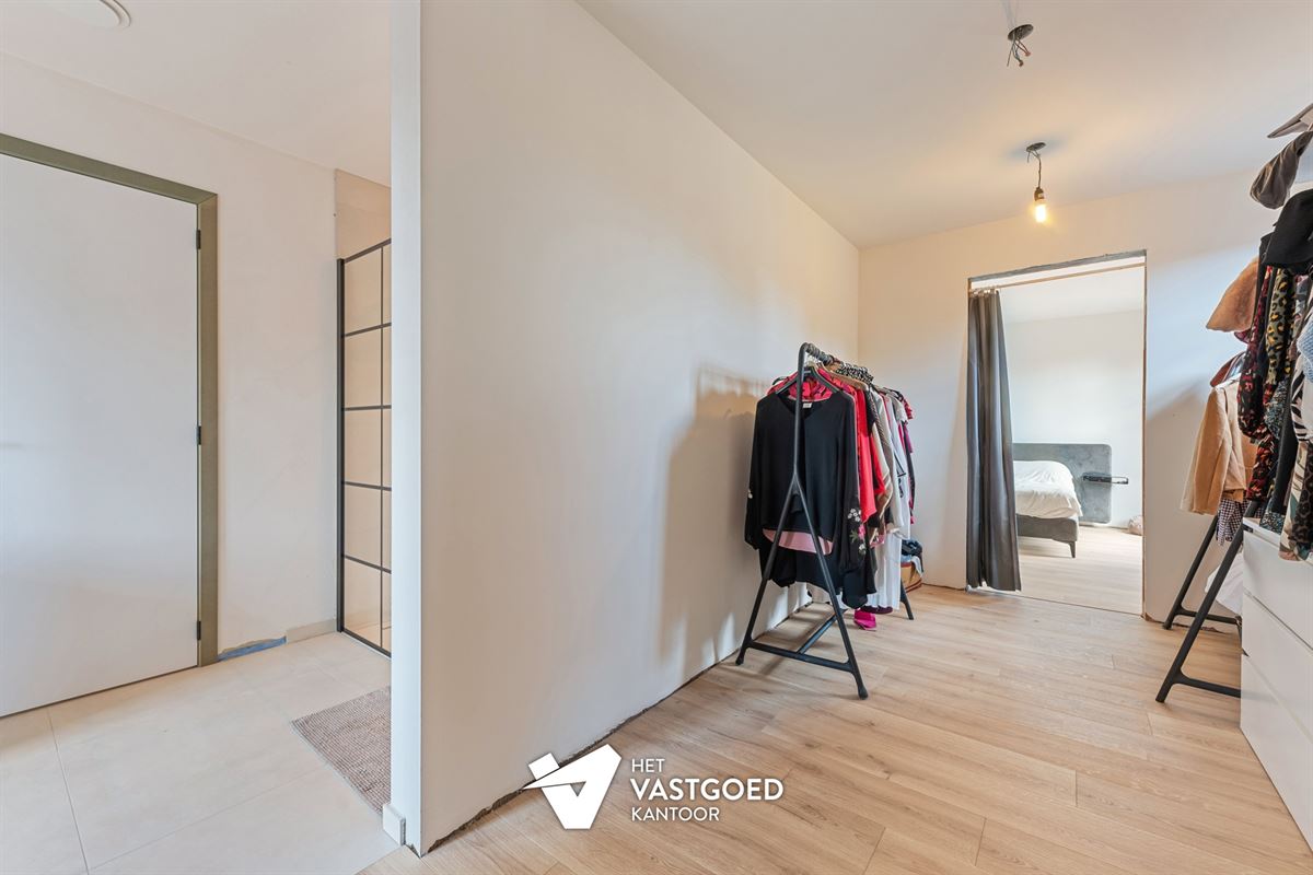 ZEER RUIME NIEUWBOUWWONING UITERST RUSTIG GELEGEN OP EEN PERCEEL VAN 1628M² TE OOSTHAM