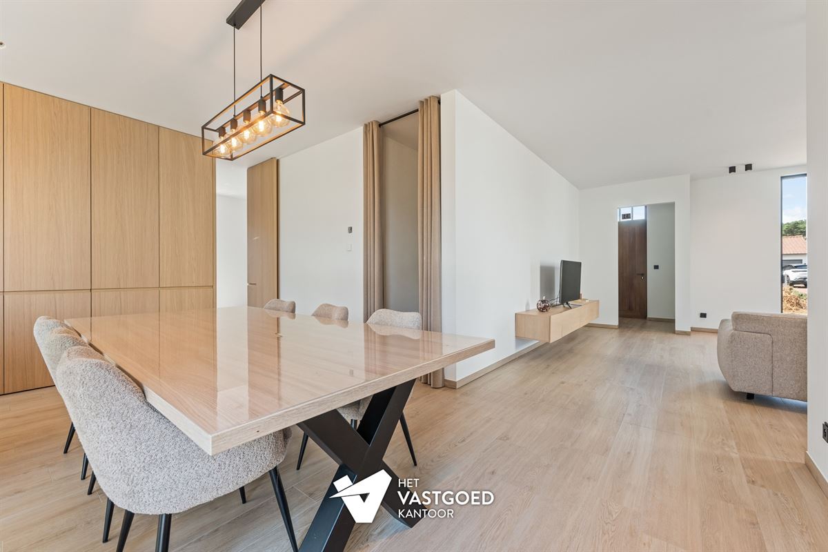 ZEER RUIME NIEUWBOUWWONING UITERST RUSTIG GELEGEN OP EEN PERCEEL VAN 1628M² TE OOSTHAM