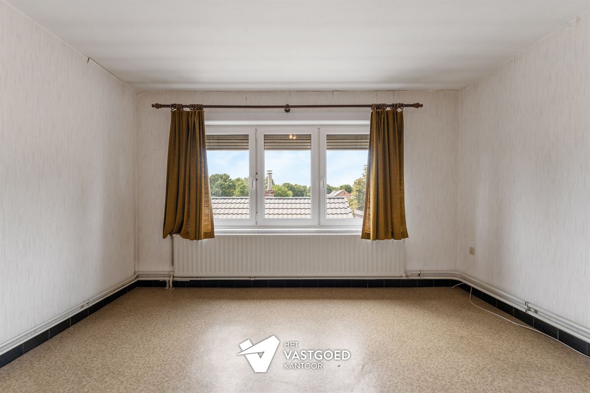VERRASSEND RUIME OP TE FRISSEN WONING RUSTIG GELEGEN OP EEN PERCEEL VAN 5A32CA TE BEVERLO
