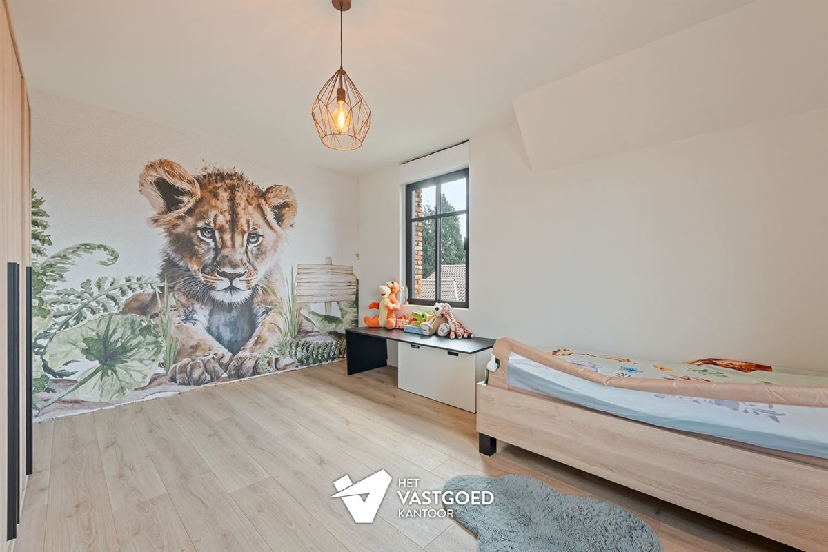 ZEER RUIME NIEUWBOUWWONING UITERST RUSTIG GELEGEN OP EEN PERCEEL VAN 1628M² TE OOSTHAM