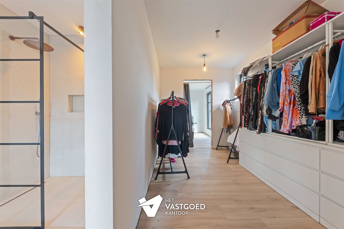 ZEER RUIME NIEUWBOUWWONING UITERST RUSTIG GELEGEN OP EEN PERCEEL VAN 1628M² TE OOSTHAM