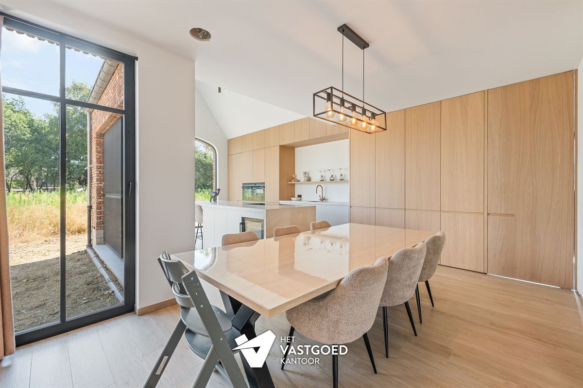 ZEER RUIME NIEUWBOUWWONING UITERST RUSTIG GELEGEN OP EEN PERCEEL VAN 1628M² TE OOSTHAM