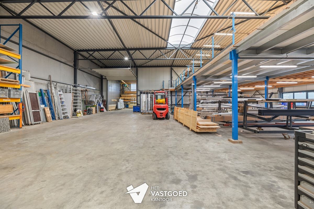 RUIM EN UITSTEKEND ONDERHOUDEN BEDRIJFSPAND MET KANTOORRUIMTE TE BALEN