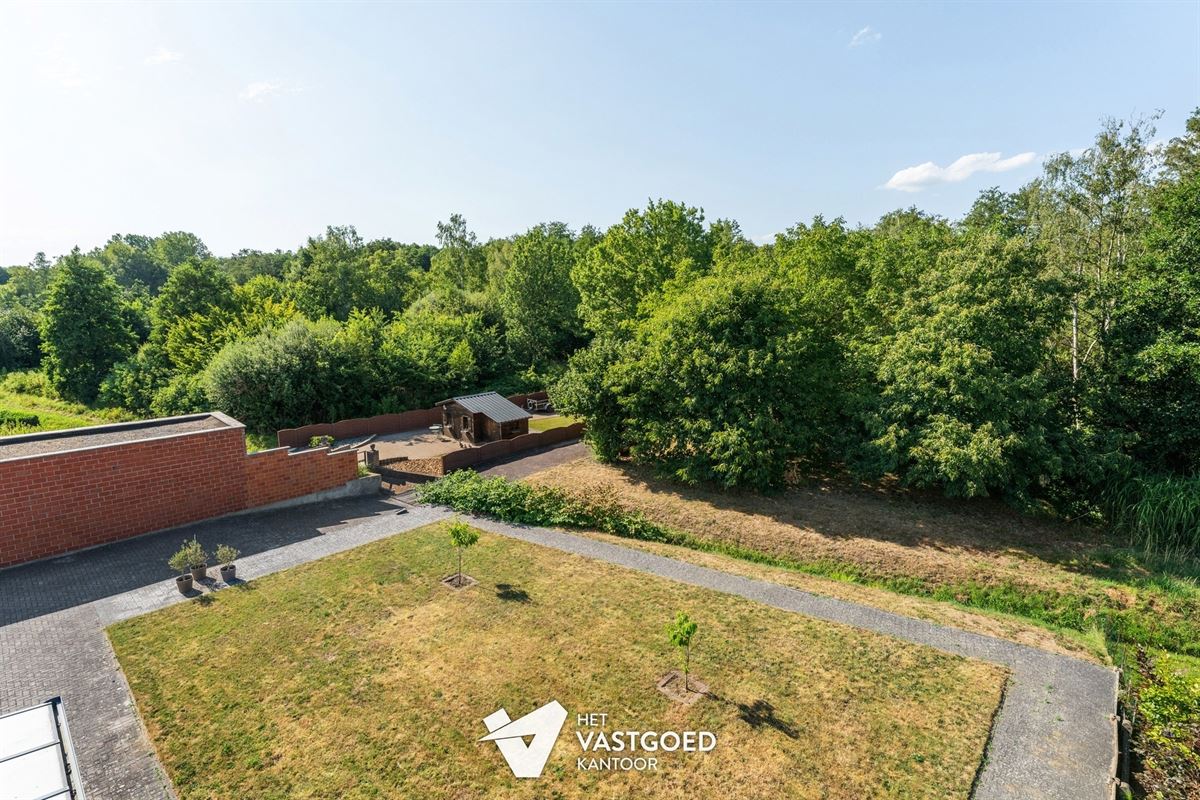 ZEER RUIME WONING MET 5 SLAAPKAMERS UITERST RUSTIG GELEGEN OP EEN PERCEEL VAN 1415 M² TE BERINGEN