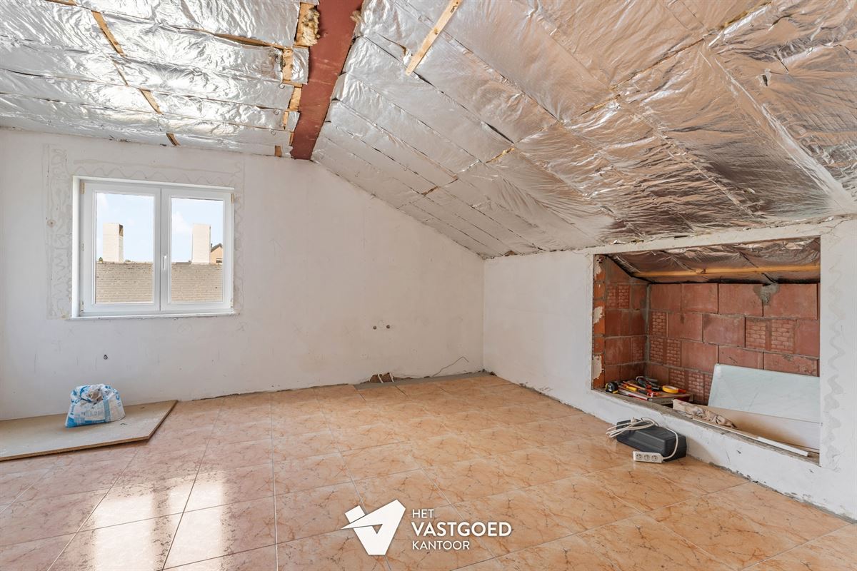 ZEER RUIME WONING MET 5 SLAAPKAMERS UITERST RUSTIG GELEGEN OP EEN PERCEEL VAN 1415 M² TE BERINGEN