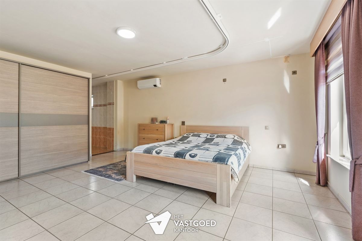 ZEER RUIME WONING MET 5 SLAAPKAMERS UITERST RUSTIG GELEGEN OP EEN PERCEEL VAN 1415 M² TE BERINGEN