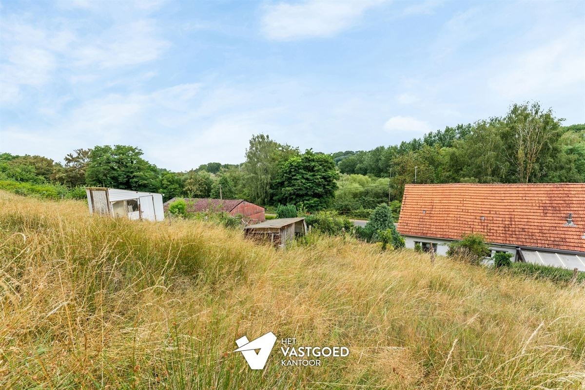 TE RENOVEREN KNUSSE WONING MET TUIN VAN 48A90CA EN LOODS EN GARAGE TE KAGGEVINNE
