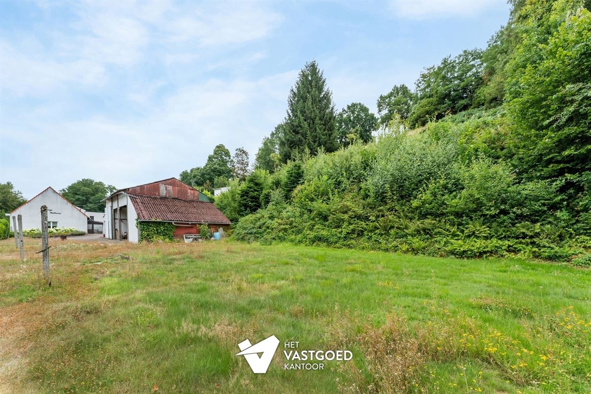 TE RENOVEREN KNUSSE WONING MET TUIN VAN 48A90CA EN LOODS EN GARAGE TE KAGGEVINNE