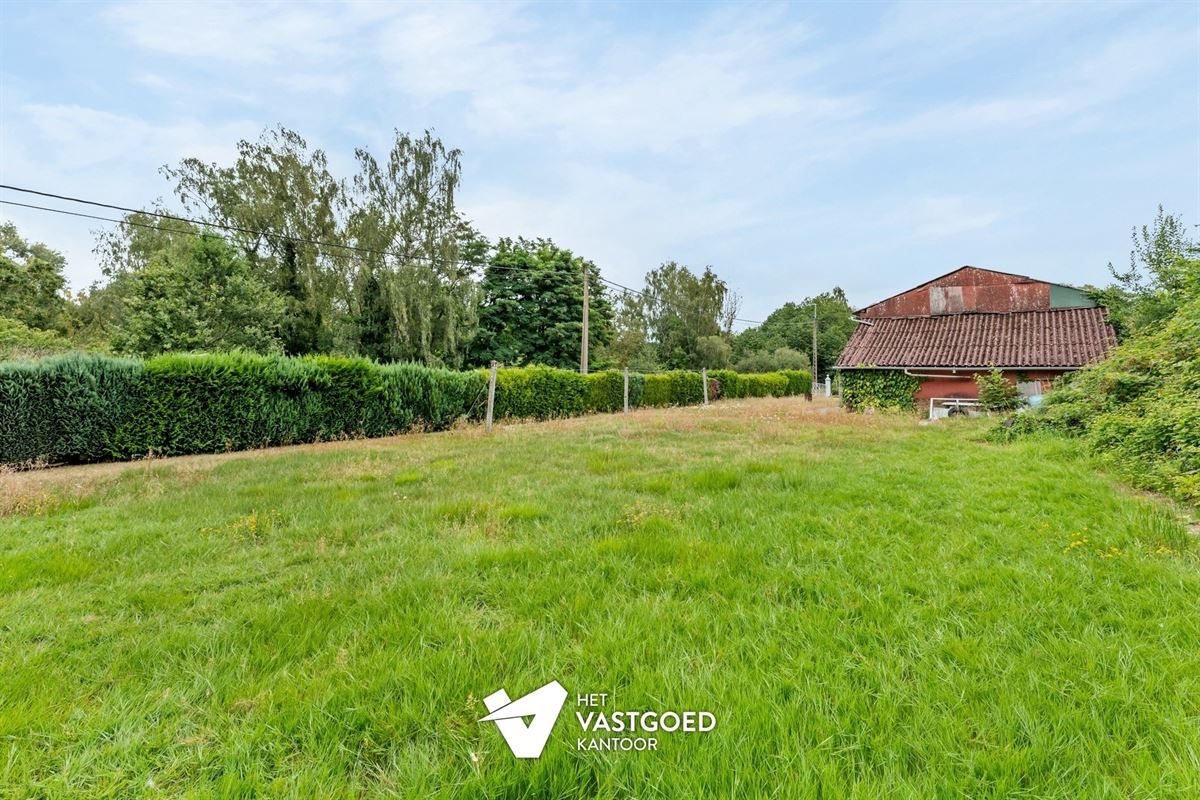 TE RENOVEREN KNUSSE WONING MET TUIN VAN 48A90CA EN LOODS EN GARAGE TE KAGGEVINNE